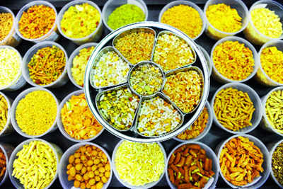 Visit Indore’s Sarafa, India’s only night street food market