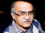 Yogendra, Prashant should quit AAP: Kumar Vishwas
