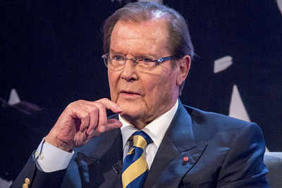 Roger Moore denies making racist comment about Idris Elba