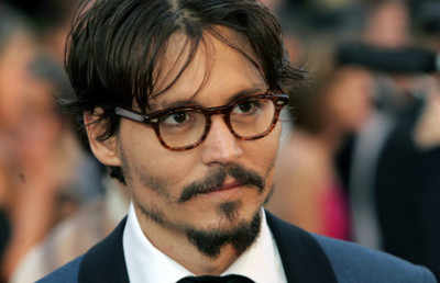 Johnny Depp's hand injury delays production on 'Pirates'