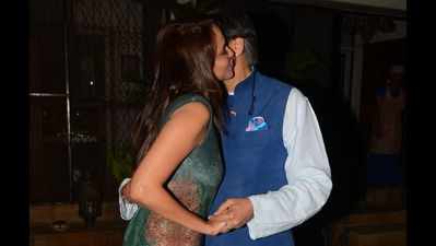 Sherry Javeri hosts a party for Shashi Tharoor at her residence in Hyderabad