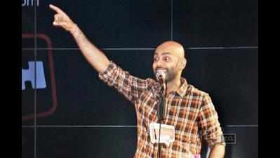 Karan Talwar enthralled the audience at ‘Comedy Nights at Manhattan’ in Gurgaon