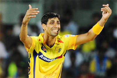 Nehra is one Indian pacer who bowls pace effortlessly: Dhoni
