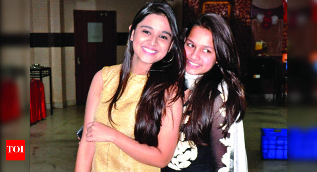 Gazala and Zafar Rashid Khan host a party on the occasion of their 25th ...