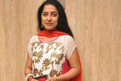 Only qualified people should review OK Kanmani: Suhasini