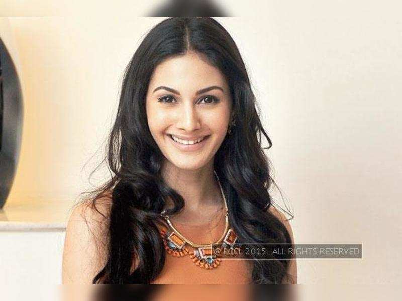 Mr X Amyra Dastur Emraan Has The Bitchiest Sense Of Humour Hindi Movie News Times Of India