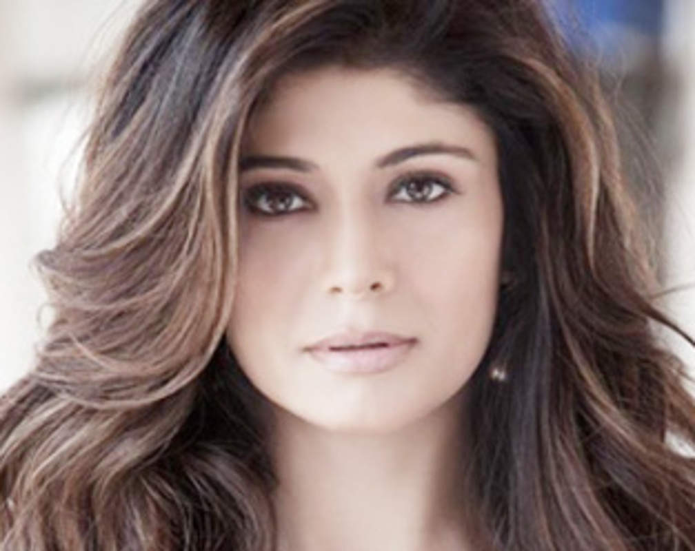 
Pooja Batra rubbishes rumours about linkup with Harman Baweja
