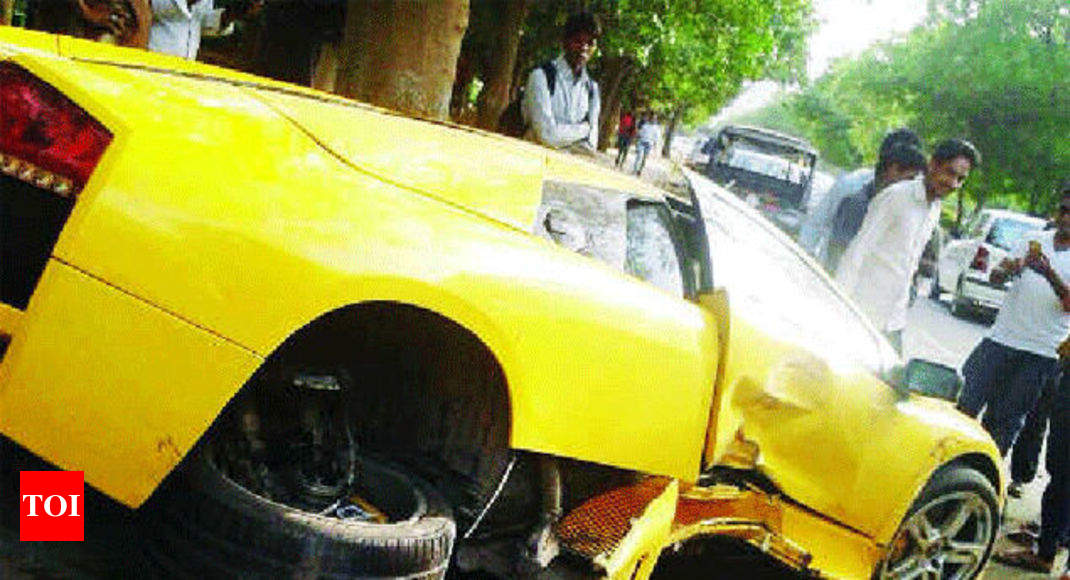 Driver crashes Lamborghini in Gurgaon, walks away | Gurgaon News ...