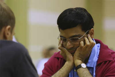 Anish Giri fights the Italian and Vishy Anand