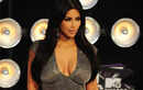 Kim Kardashian gets angry as photographer stamps on her gown