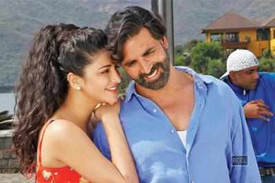 Akshay and Shruti romance over coffee in 'Gabbar Is Back'