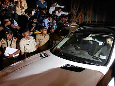 Salman's house: Stars twinkle in Galaxy Apartments, fans keep a count