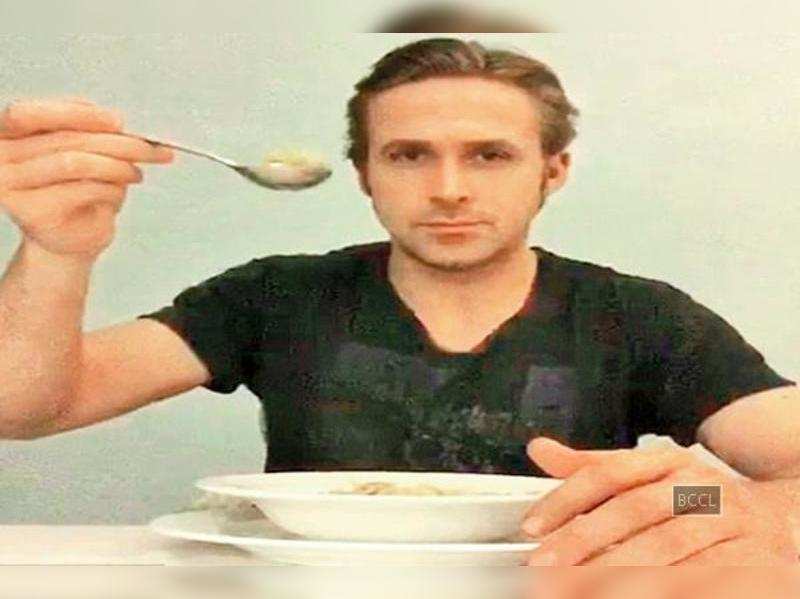 ryan gosling watches him not eating his cereal