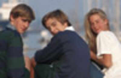 Why girls flaunt their gay friends? - Times of India