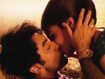 No adult tag but Bombay Velvet loses steamy kiss