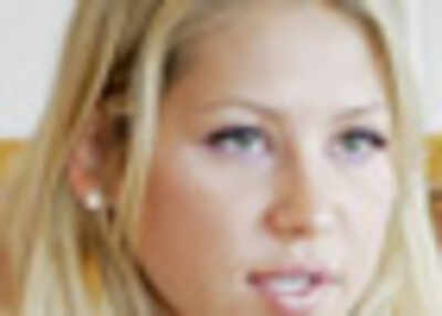 Anna sparks brawl in nightclub | English Movie News - Times of India