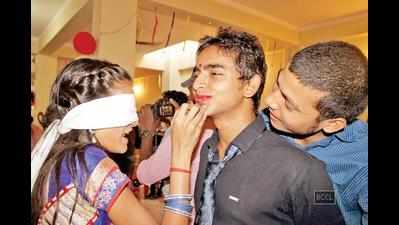 BHU students host party for seniors in Varanasi