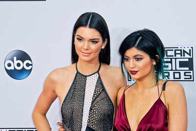 Kendall, Kylie Jenner booed at Billboard Music Awards