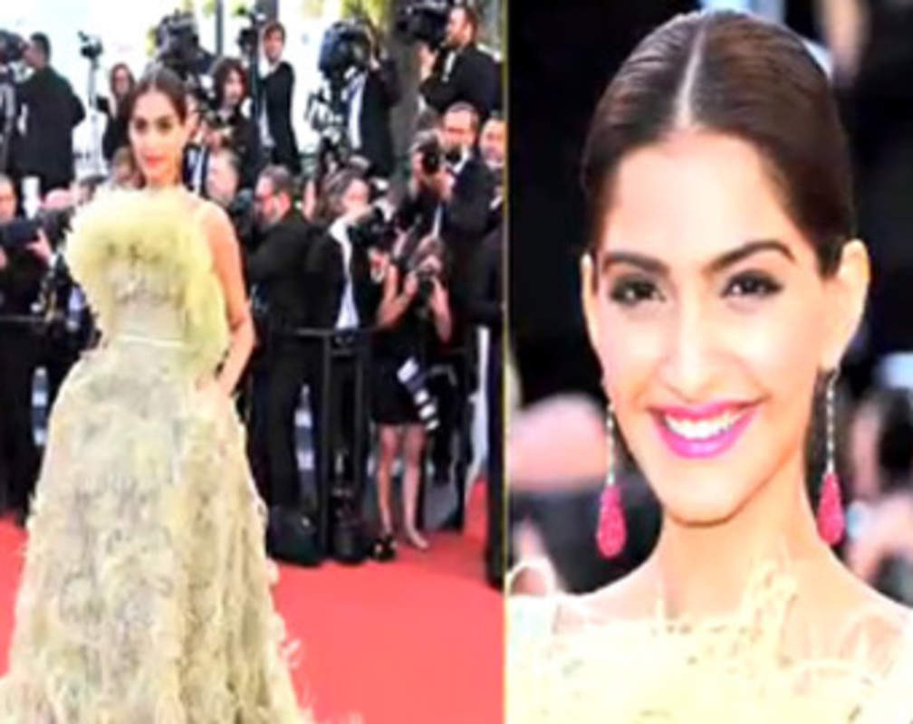 
Sonam Kapoor's royal Cannes look
