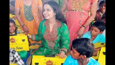 Maharashtra CM's wife involved in minor road accident