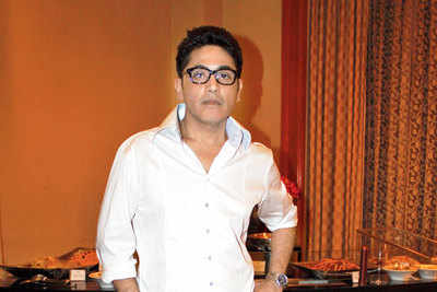 Carless, Aasif Sheikh asks for a lift