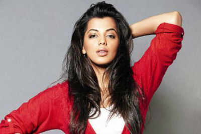 Who is making Mugdha smile so much?