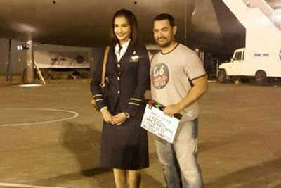 Aamir Khan visits Sonam Kapoor on the sets of 'Neerja'