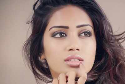 Miss India UAE in Dinesh's Oru naal koothu