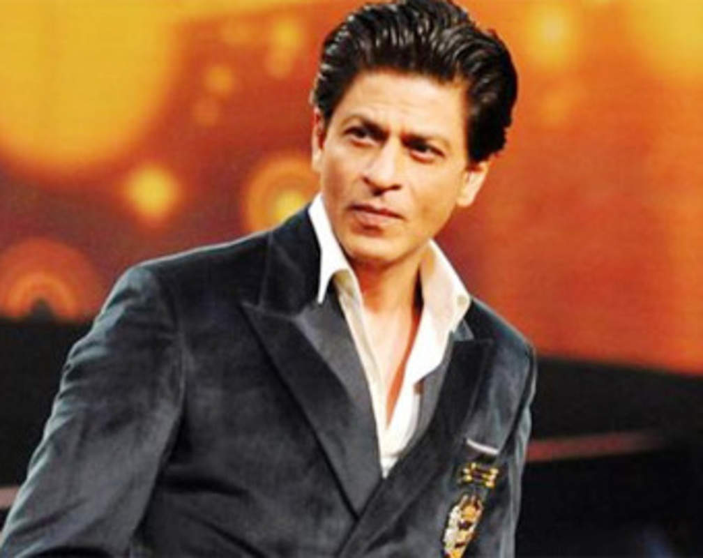 
Shah Rukh Khan back in action after knee surgery
