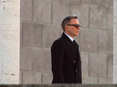 James Bond movie shooting brings London to a standstill