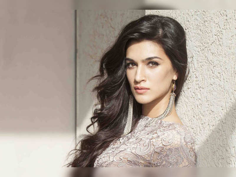 Kriti Sanon picks up reading | Hindi Movie News - Times of India