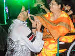 Sukhbir with Abhijeet Bhattacharya's mother Photogallery - Times of India