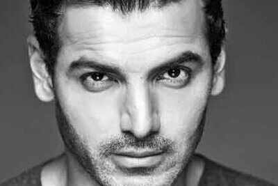 Farhan 'blown away' by script of 'Wazir' | nowrunning