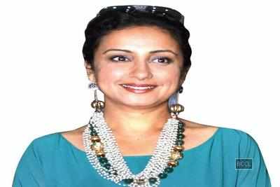 Thunderstorms delayed Divya Dutta arrival in Bhopal | Hindi Movie News ...