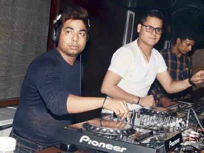 Delhiites dance to the tunes of DJ Ashim and DJ Ishy at the launch of F Bar & Lounge in Connaught Place