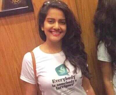 'Fukrey' actress Vishakha Singh hits back at pervert fan over vulgar comment