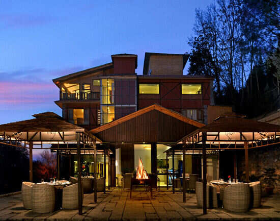 Top 5 mid-range hotels in Srinagar