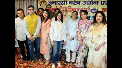 Fashion designers of the country hold a tripartite meeting in Varanasi