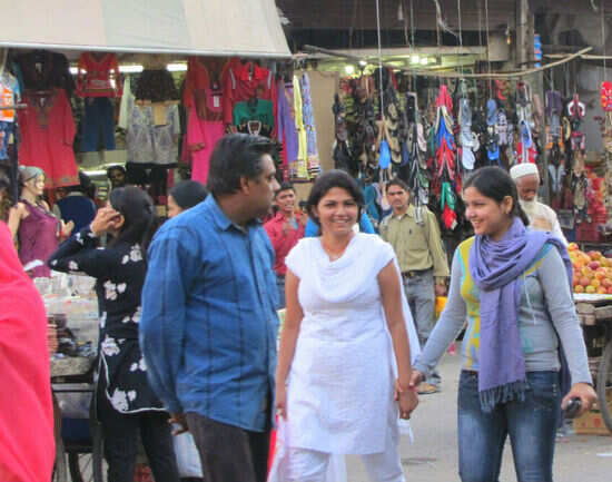 Alambagh Market