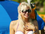 Courtney Love must select appropriate bikini
