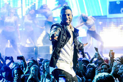 Jason Derulo tops the UK singles chart for the fourth week