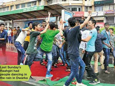 Locals celebrate Raahgiri Day with yoga at Dwarka in Delhi