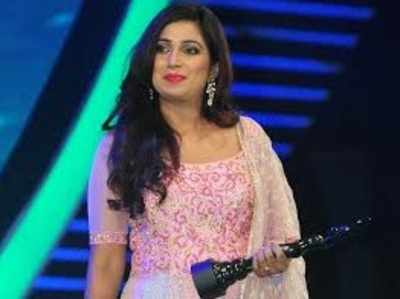 Shreya Ghoshal wins Filmfare Award