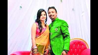 Sumit and Tejasvini get engaged in the presence of family and friends in Nagpur