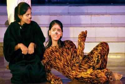 KG Trivedi's 'Saloni Goriya' play staged in Bhopal