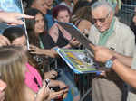 Stan Lee signs autographs