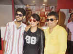 Richa Chadda flanked by Varun Grover and Swanand Kirkire