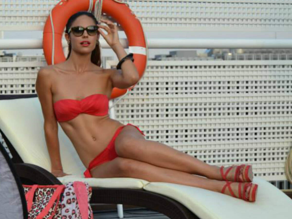 Spanish beauty queen flaunts her curves in a bikini