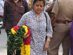 Lyricist Thamarai during music composer MS Viswanathan’s funeral
