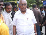 SP Muthuraman during music composer MS Viswanathan’s funeral